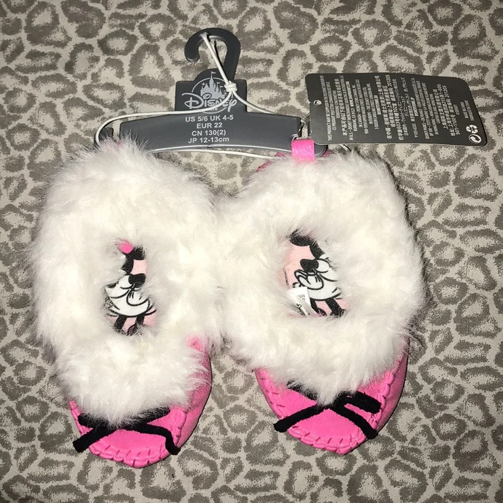 🌟 Disney Minnie Mouse slippers 🌟